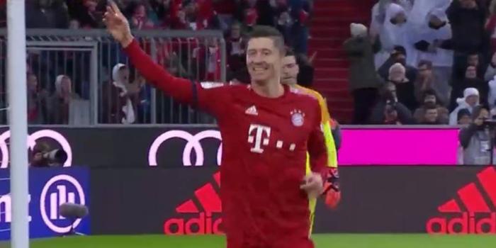  莱万复出梅开二度终结六轮球荒  